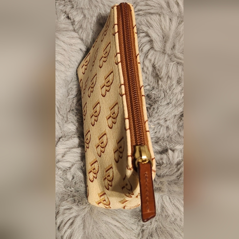 Dooney & Bourke Tan Monogram Cosmetic Bag Or Coin Pouch - Picture 6 of 7